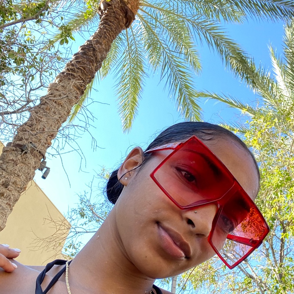 Meet your Posher, Tavejsha